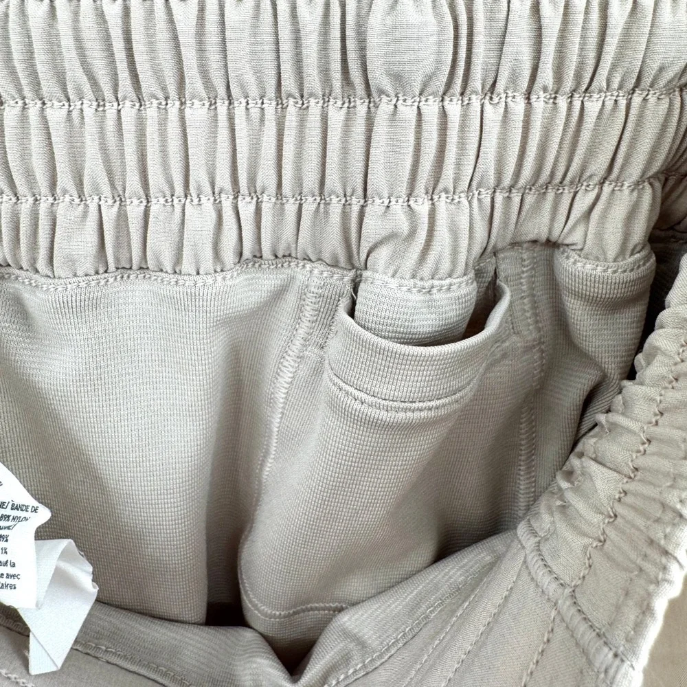 Lululemon Hotty Hot High-Rise Lined Shorts 2.5" Tan Beige Athletic Womens 6 - Picture 7 of 9